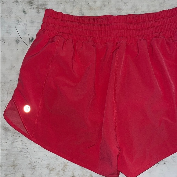 Lululemon Hotty Hot High-Rise Lined Short 2.5"
Lip Gloss | size 6 - Picture 5 of 10
